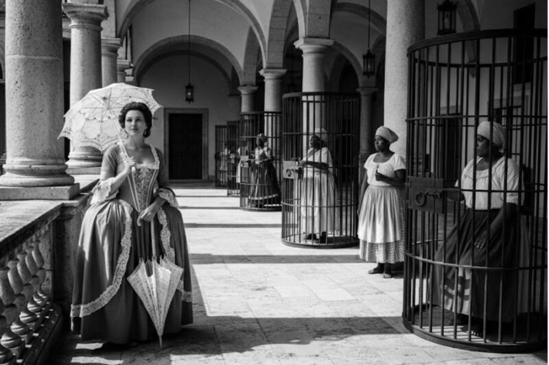 LA SEÑORA ENCERRÓ A SUS ESCLAVOS EN JAULAS Y SONRIÓ El castigo que la dejó pudrirse viva Recife, 1875